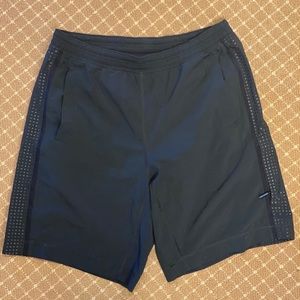 Men’s Black Lululemon Lined Shorts-M